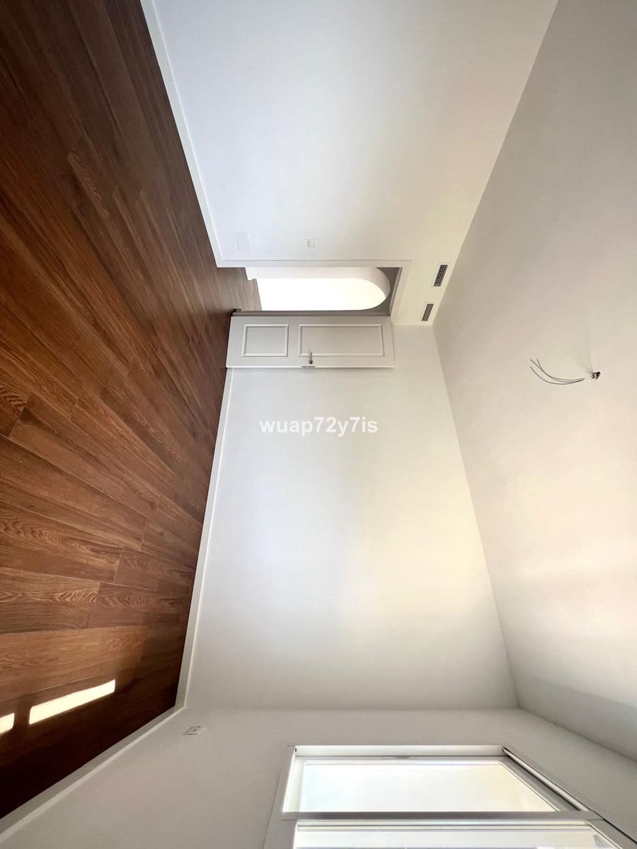 5 slaapkamer Halfvrijstaande villa te koop in Estepona - € 1.200.000 (Ref: 9561470)