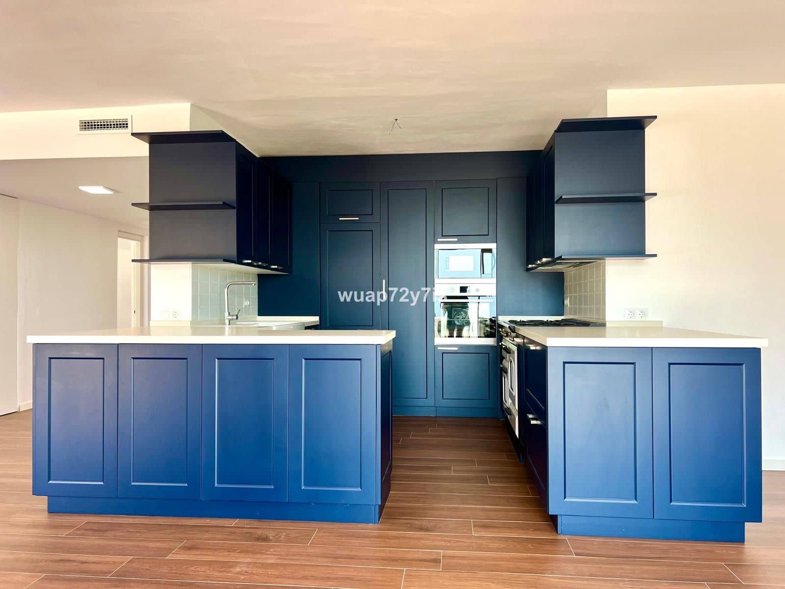 5 slaapkamer Halfvrijstaande villa te koop in Estepona - € 1.200.000 (Ref: 9561470)