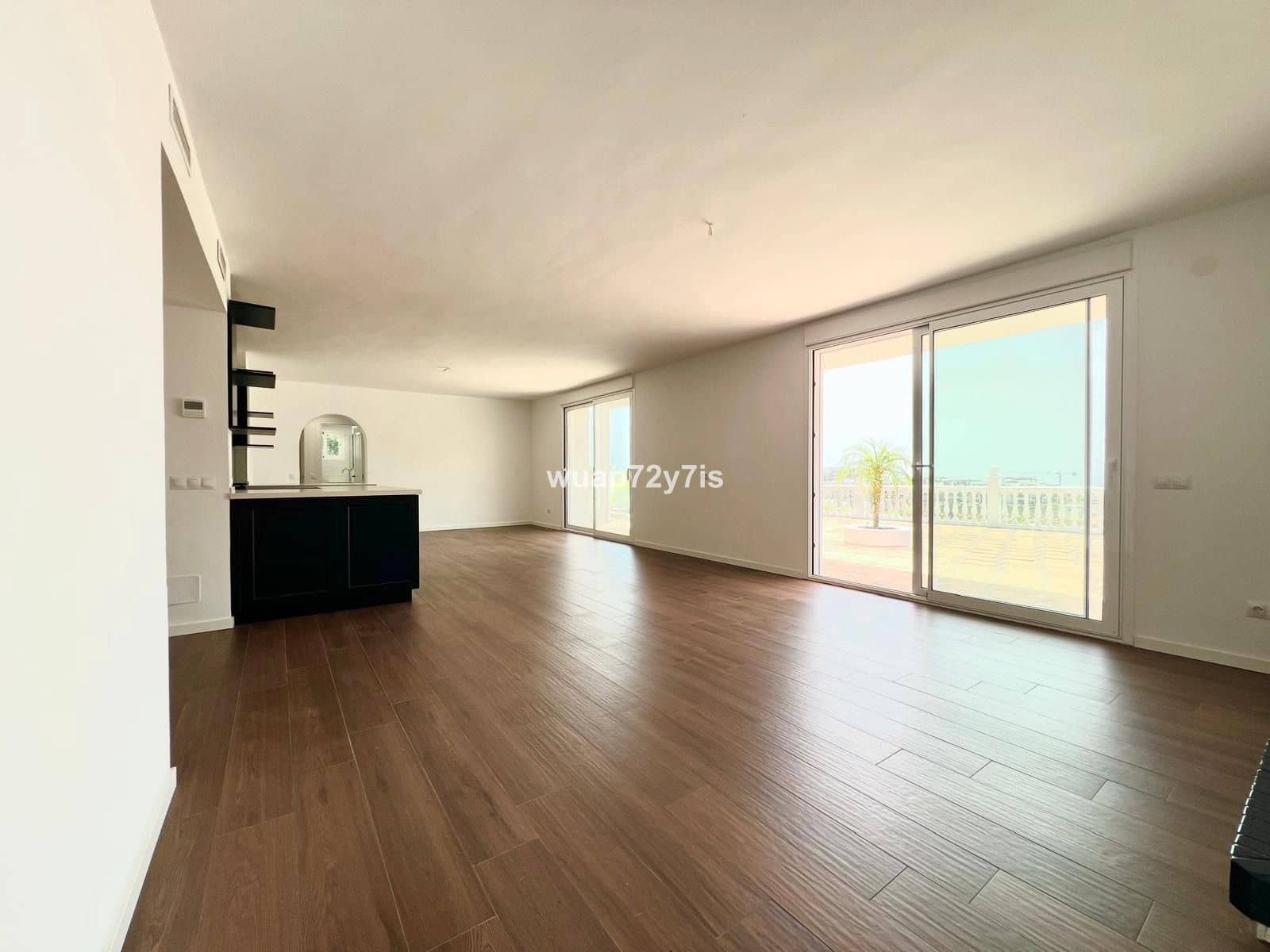 5 slaapkamer Halfvrijstaande villa te koop in Estepona - € 1.200.000 (Ref: 9561470)