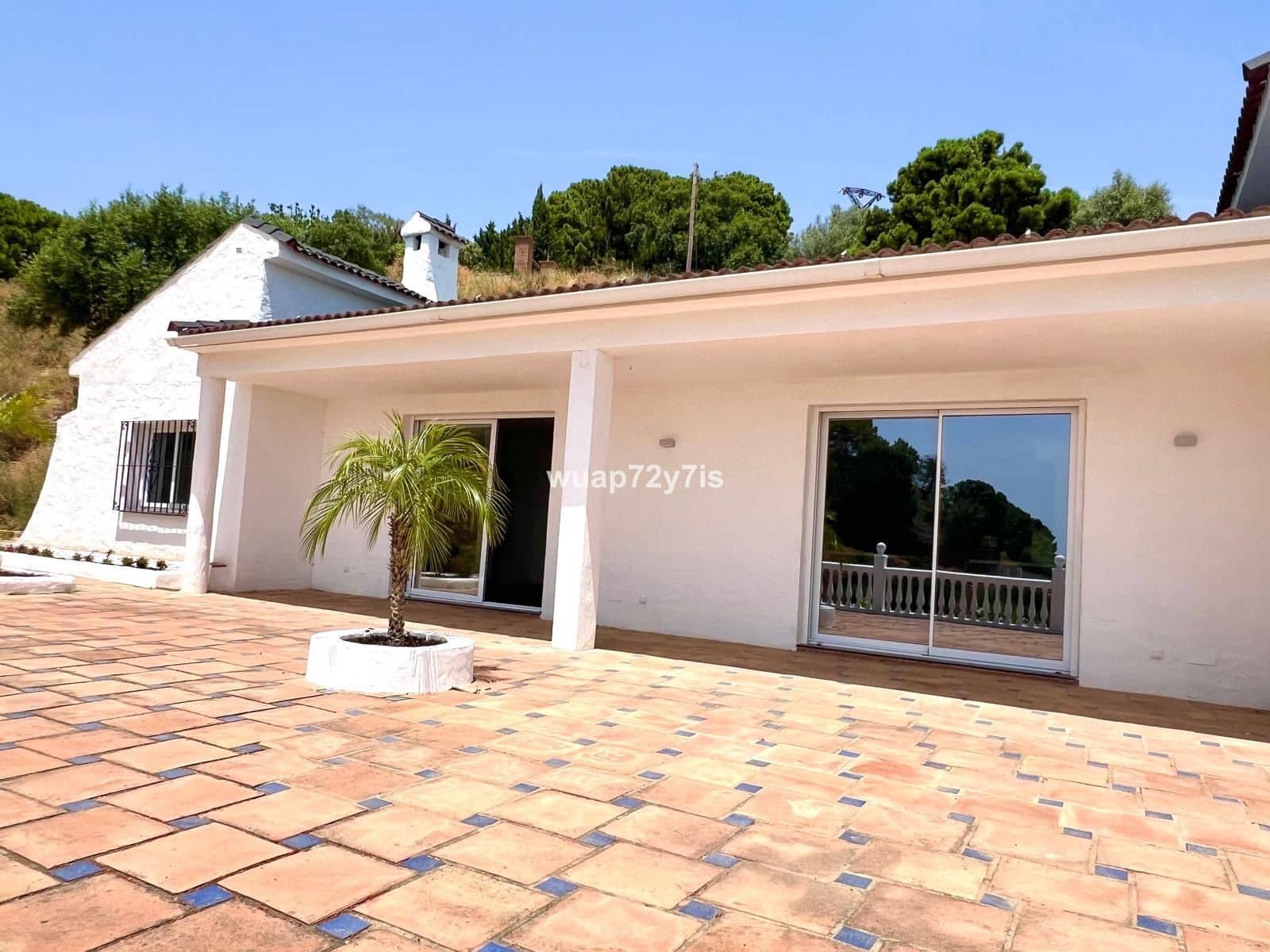 5 slaapkamer Halfvrijstaande villa te koop in Estepona - € 1.200.000 (Ref: 9561470)