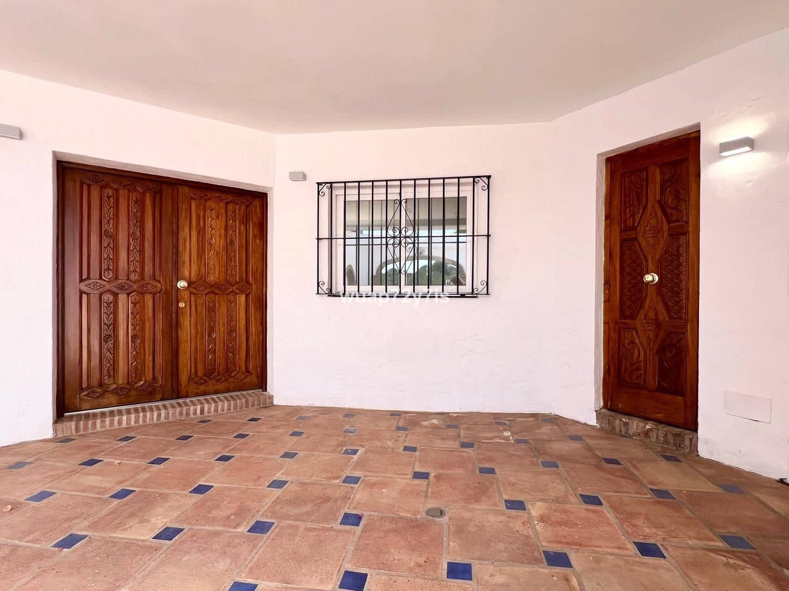5 slaapkamer Halfvrijstaande villa te koop in Estepona - € 1.200.000 (Ref: 9561470)