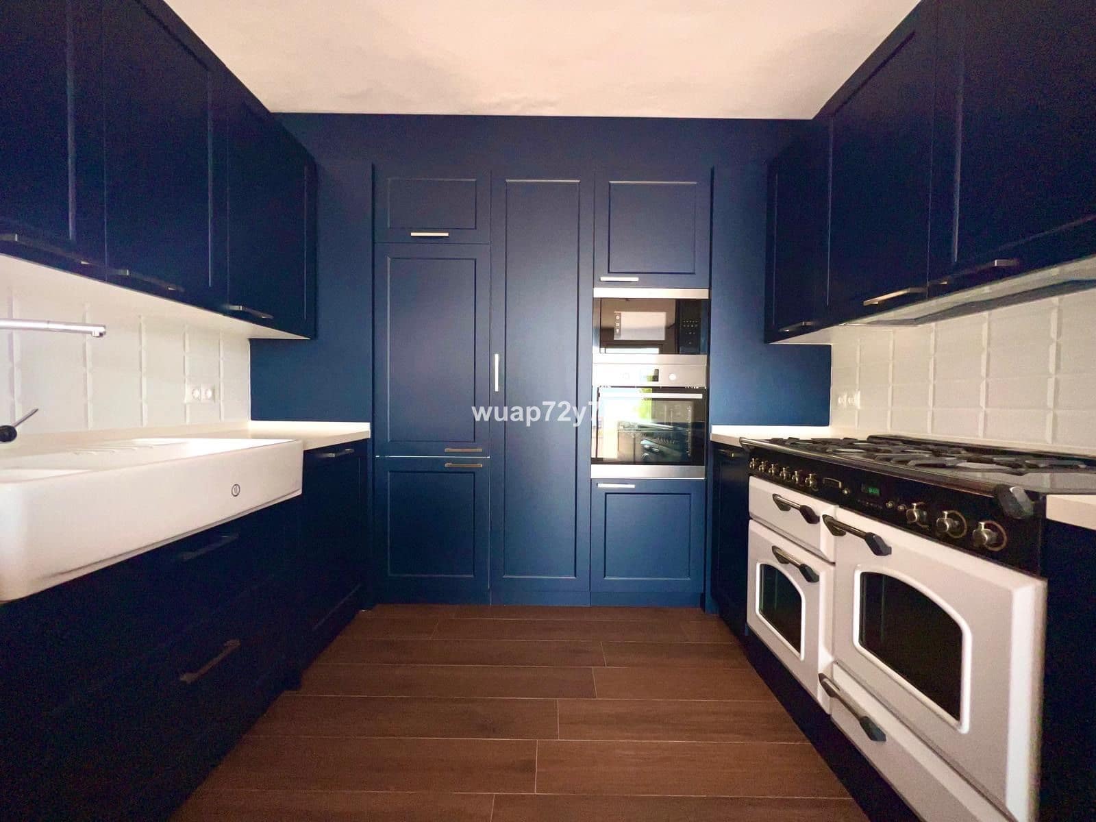 5 slaapkamer Halfvrijstaande villa te koop in Estepona - € 1.200.000 (Ref: 9561470)