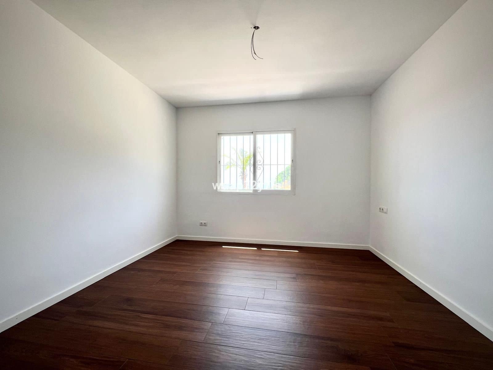 5 slaapkamer Halfvrijstaande villa te koop in Estepona - € 1.200.000 (Ref: 9561470)