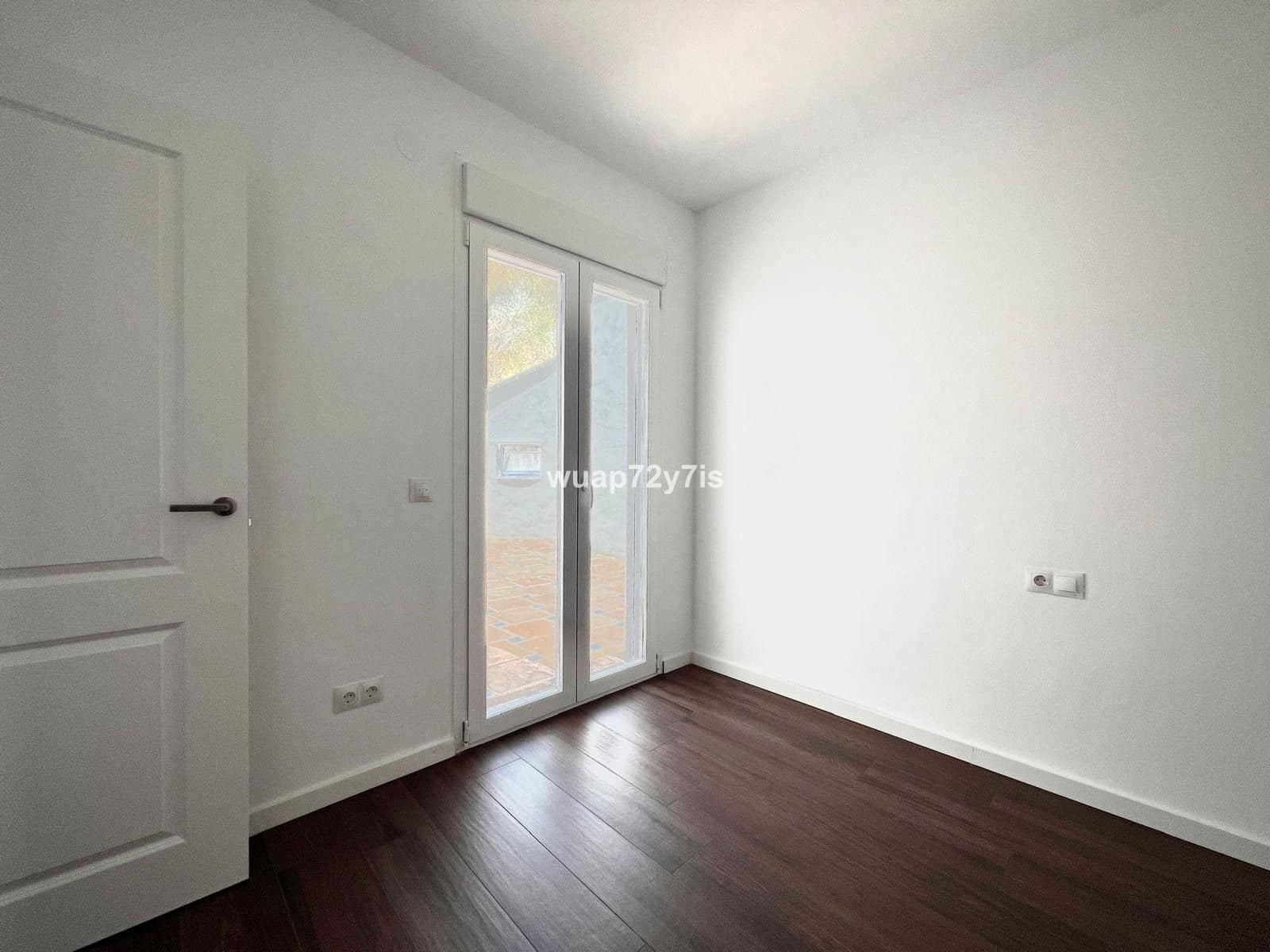 5 slaapkamer Halfvrijstaande villa te koop in Estepona - € 1.200.000 (Ref: 9561470)