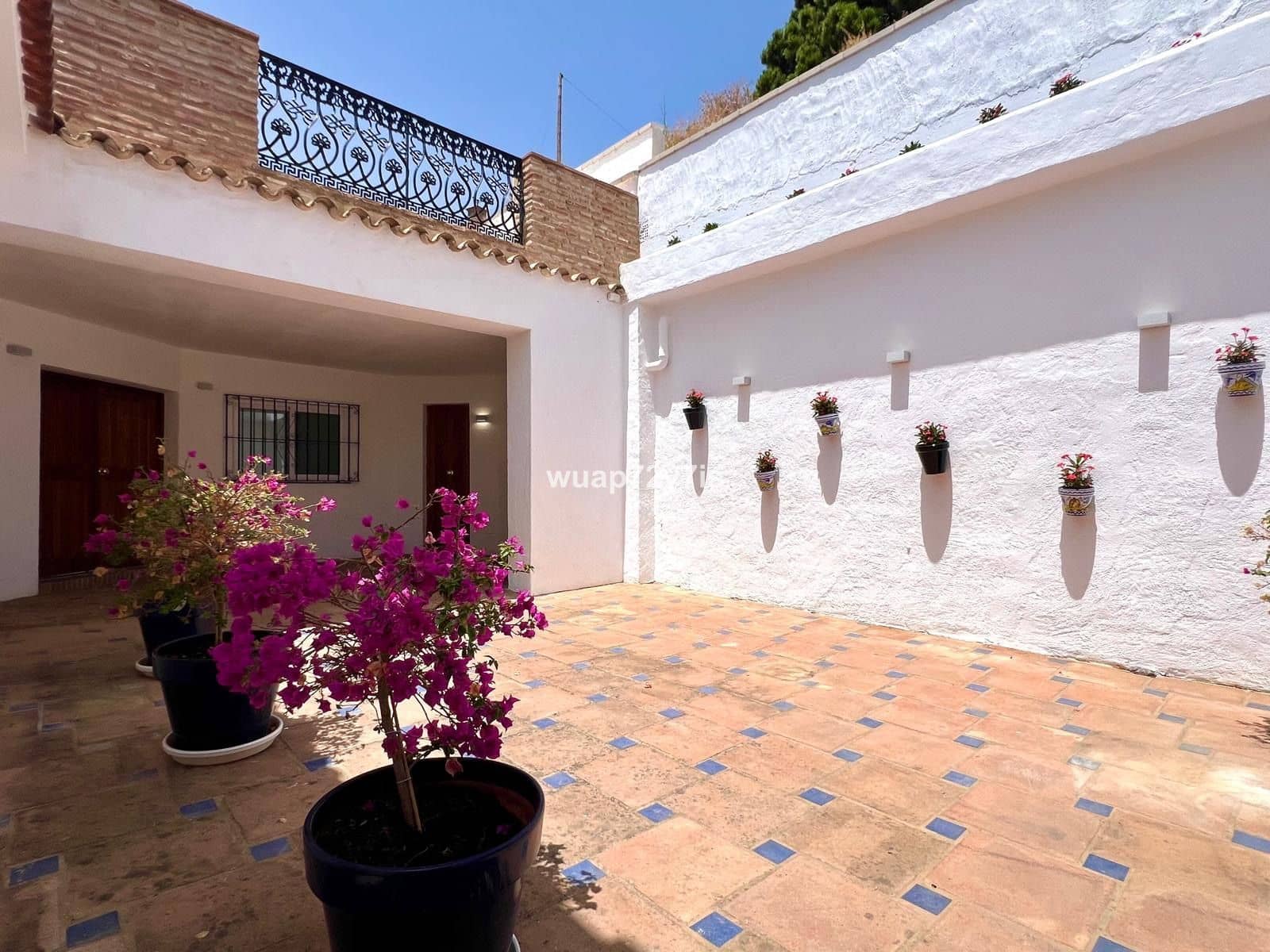 5 slaapkamer Halfvrijstaande villa te koop in Estepona - € 1.200.000 (Ref: 9561470)