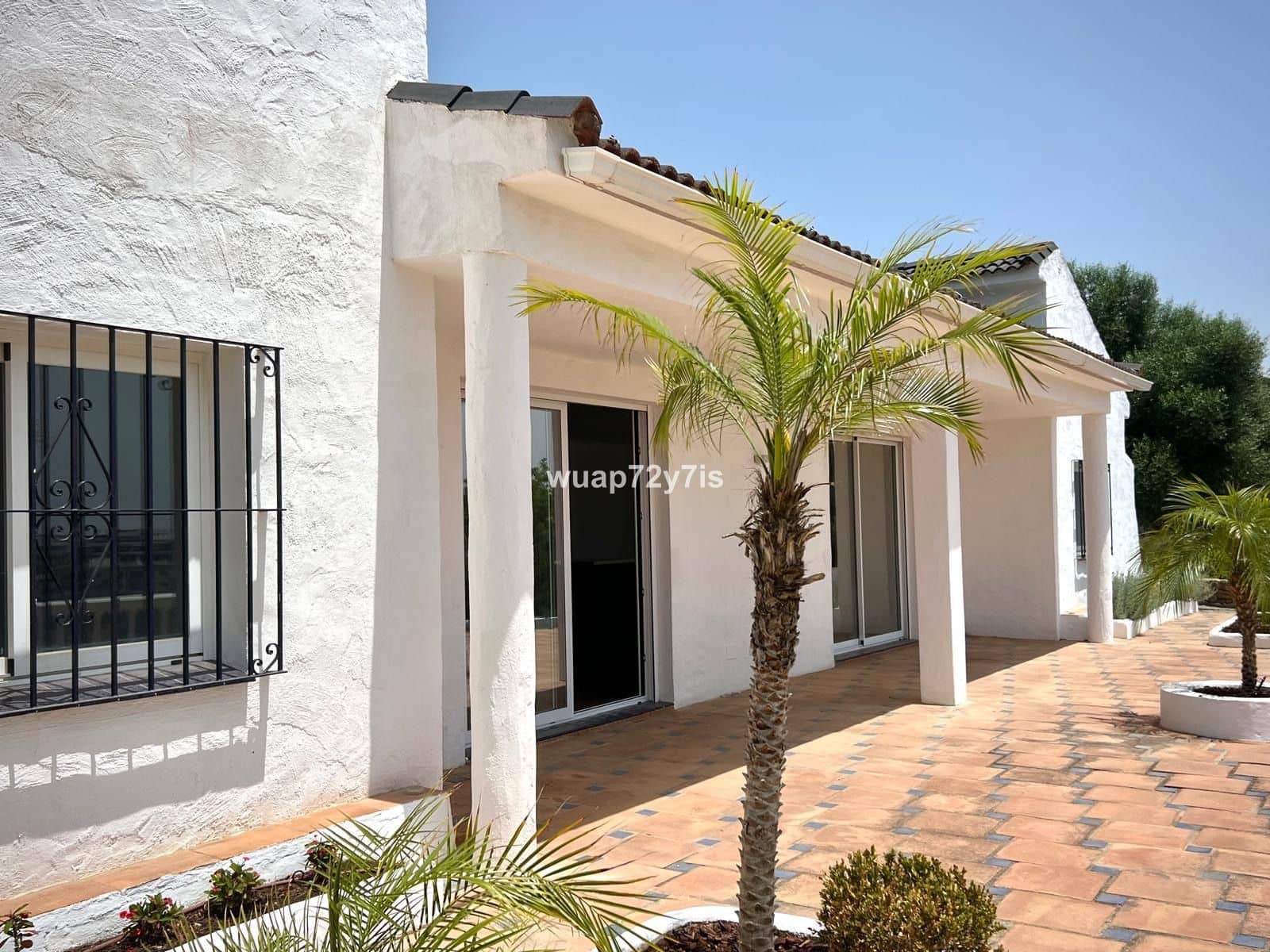 5 slaapkamer Halfvrijstaande villa te koop in Estepona - € 1.200.000 (Ref: 9561470)