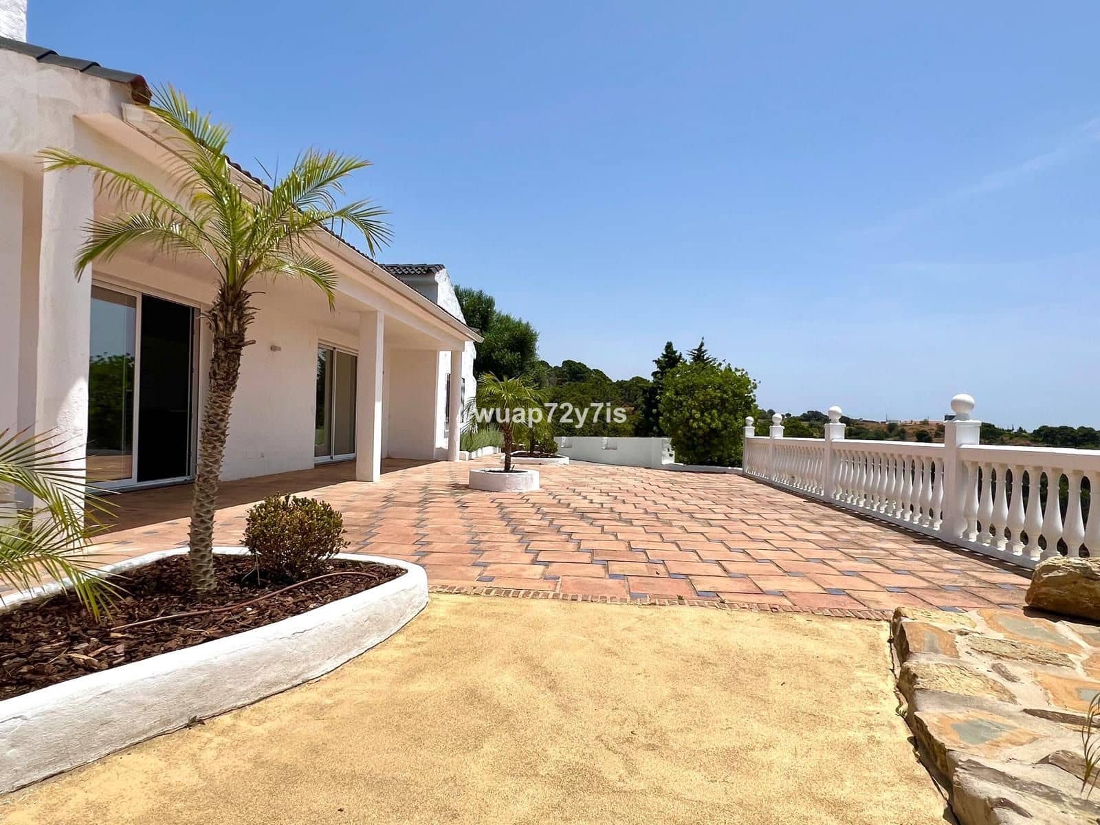 5 slaapkamer Halfvrijstaande villa te koop in Estepona - € 1.200.000 (Ref: 9561470)