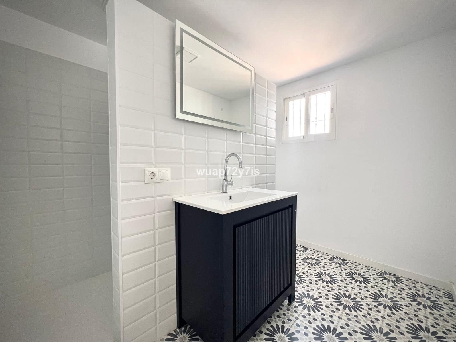 5 slaapkamer Halfvrijstaande villa te koop in Estepona - € 1.200.000 (Ref: 9561470)