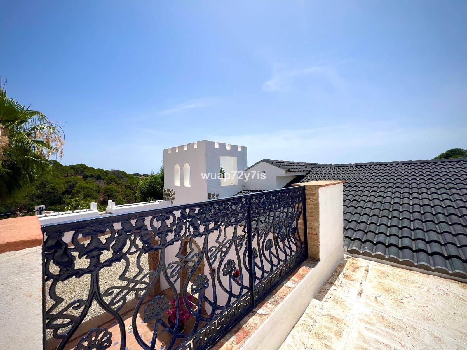 5 slaapkamer Halfvrijstaande villa te koop in Estepona - € 1.200.000 (Ref: 9561470)