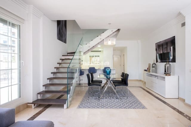 3 chambre Penthouse à vendre à Nueva Andalucia, Marbella - 875 000 € (Ref: 9561472)