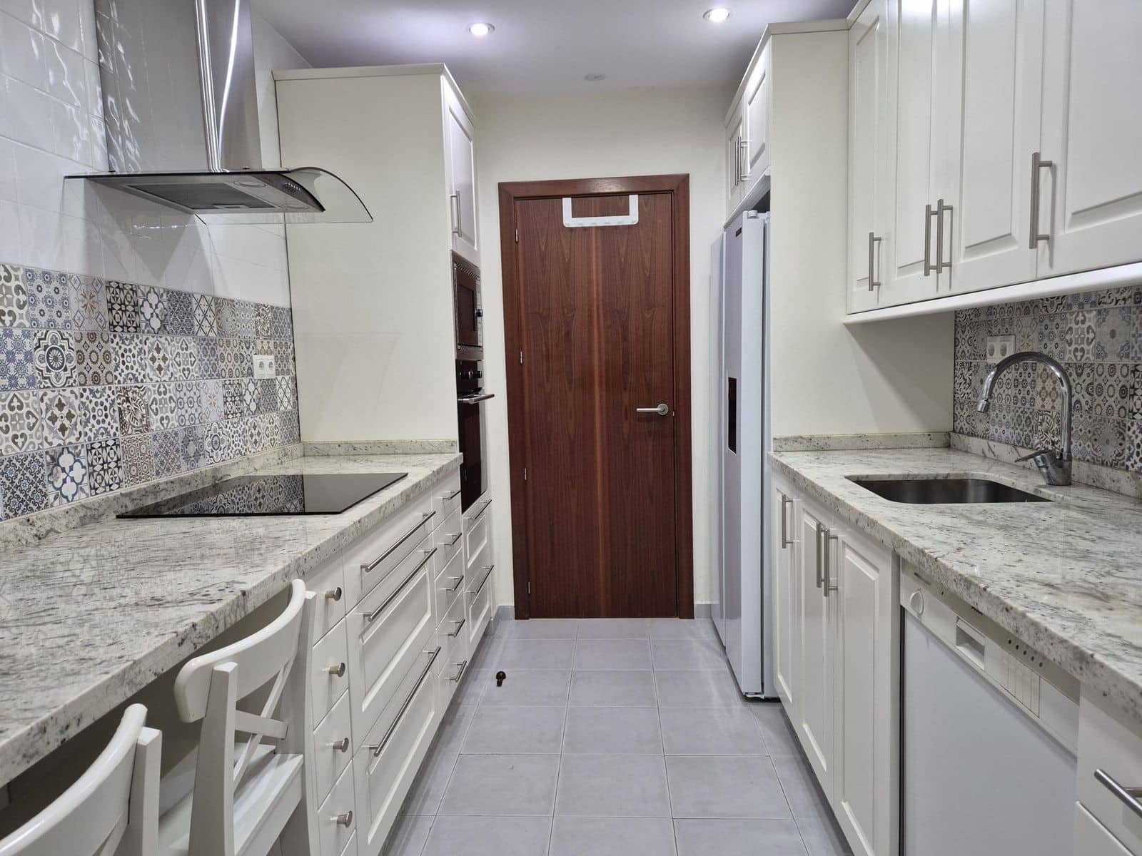 2 bedroom Apartment for sale in Estepona - € 480,000 (Ref: 9561484)