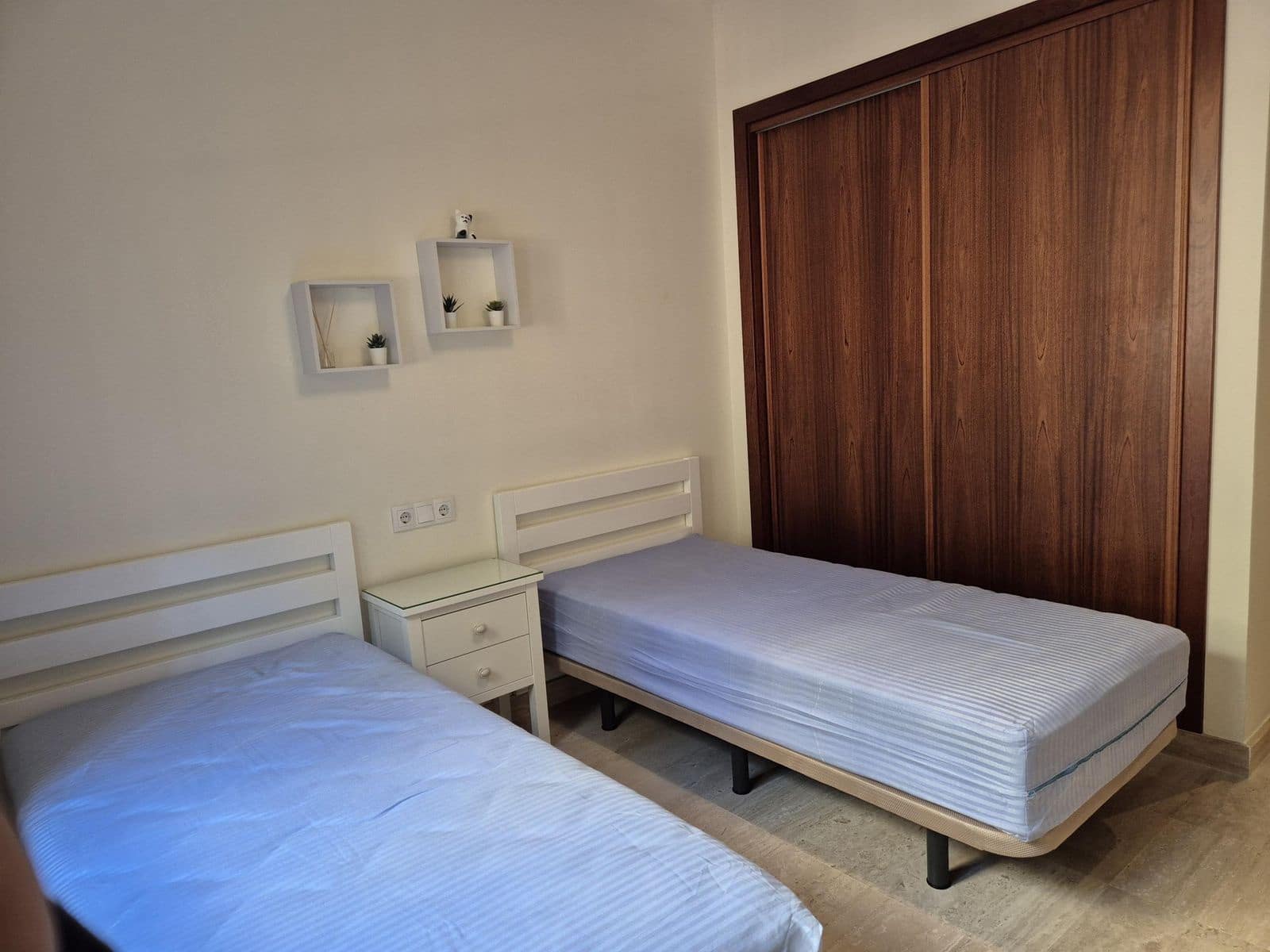 2 bedroom Apartment for sale in Estepona - € 480,000 (Ref: 9561484)