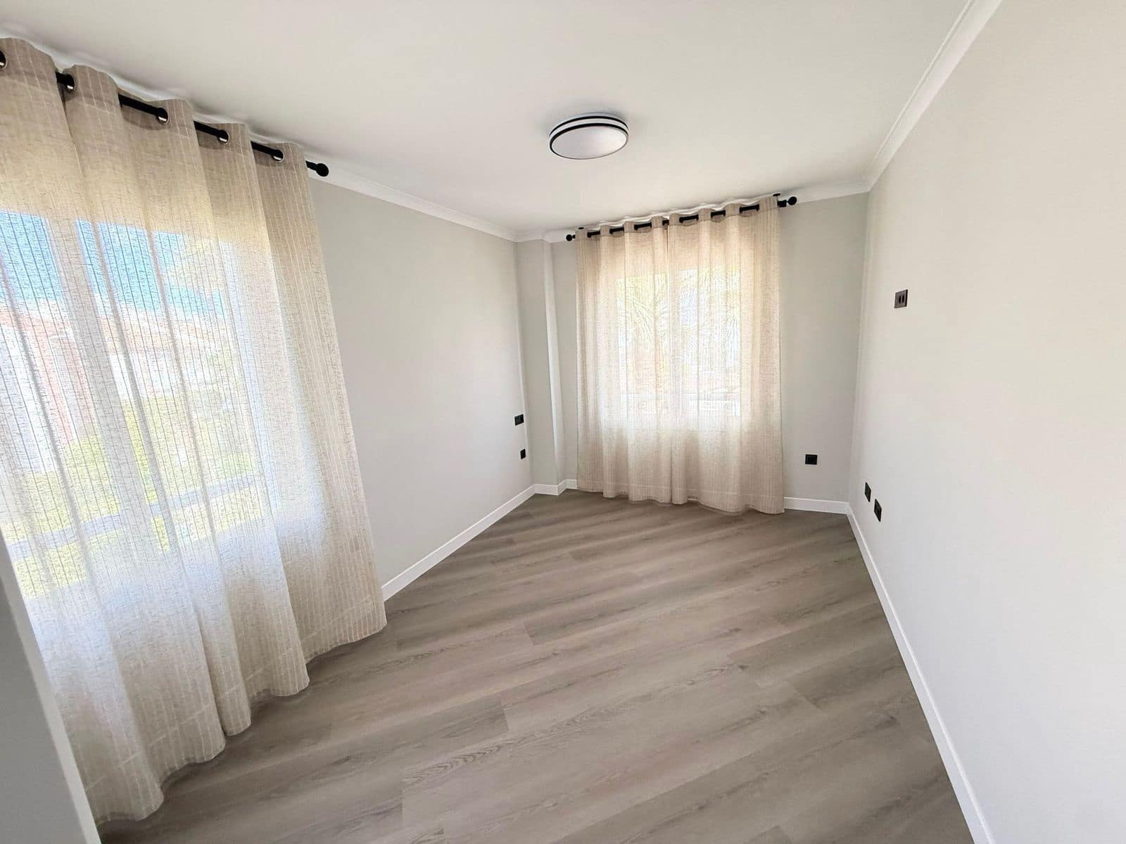 3 makuuhuone Omakotitalo myytävänä paikassa El Paraiso - 990 000 € (Ref: 9561494)