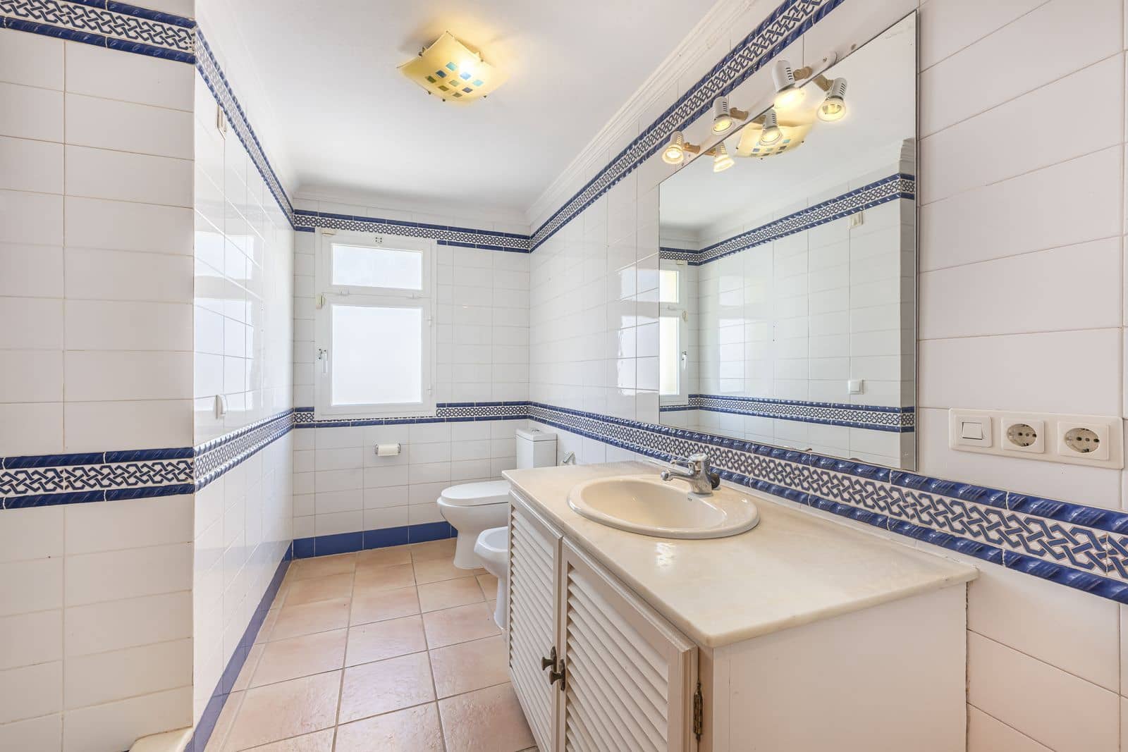 5 sypialnia Willa na sprzedaż w Sotogrande - 1 185 000 € (Ref: 9561498)