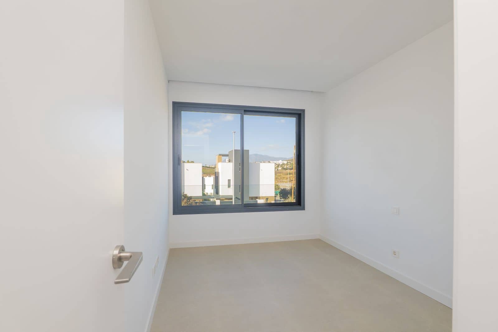 Pareado de 4 habitaciones en Atalaya-Isdabe en venta - 1.050.000 € (Ref: 9561503)