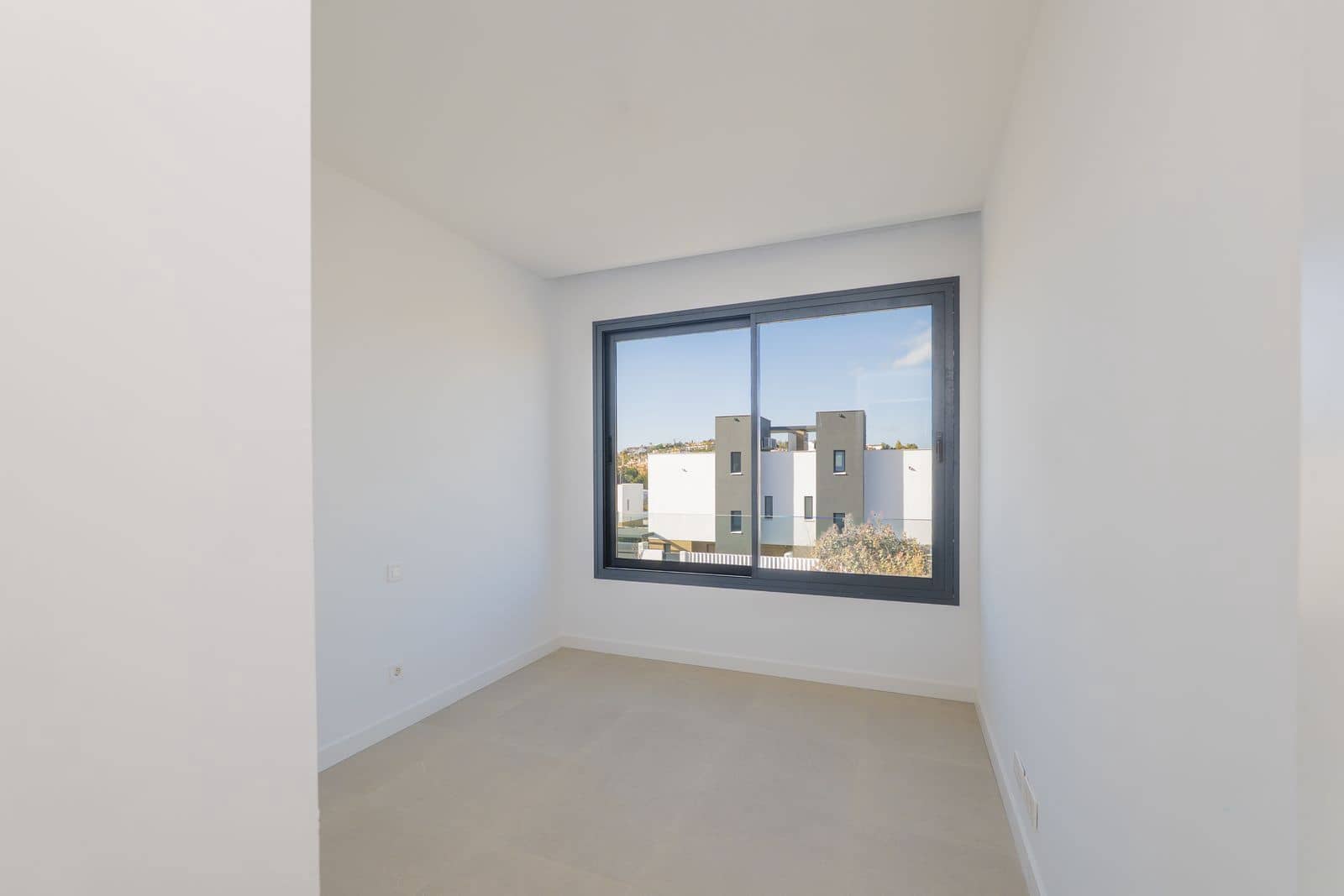 Pareado de 4 habitaciones en Atalaya-Isdabe en venta - 1.050.000 € (Ref: 9561503)