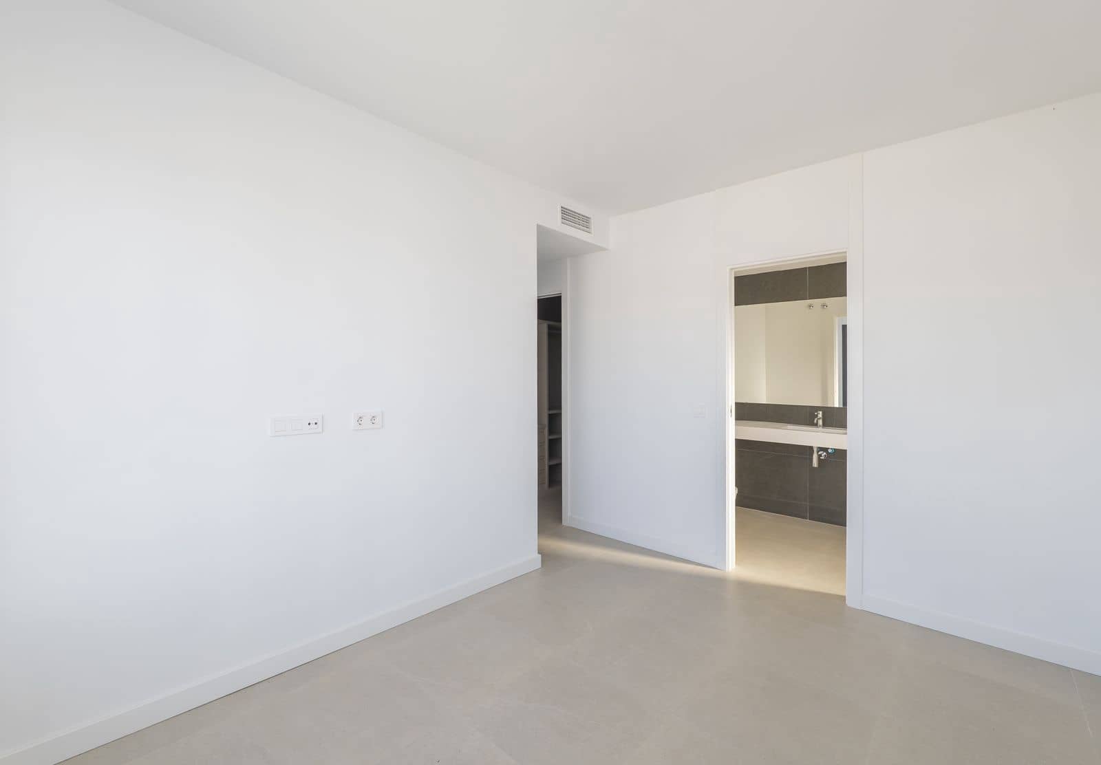 Pareado de 4 habitaciones en Atalaya-Isdabe en venta - 1.050.000 € (Ref: 9561503)