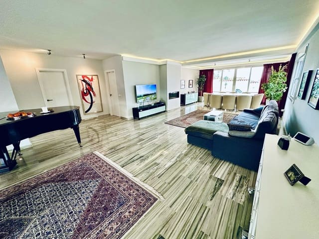 3 soveværelse Villa til salg i San Pedro de Alcantara, Marbella - € 1.350.000 (Ref: 9561505)