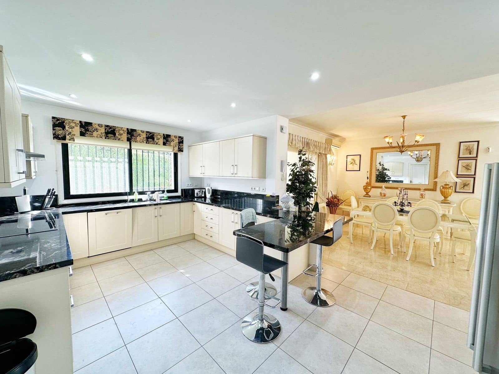 4 Zimmer Villa zu verkaufen in Benahavis - 2.550.000 € (Ref: 9561509)