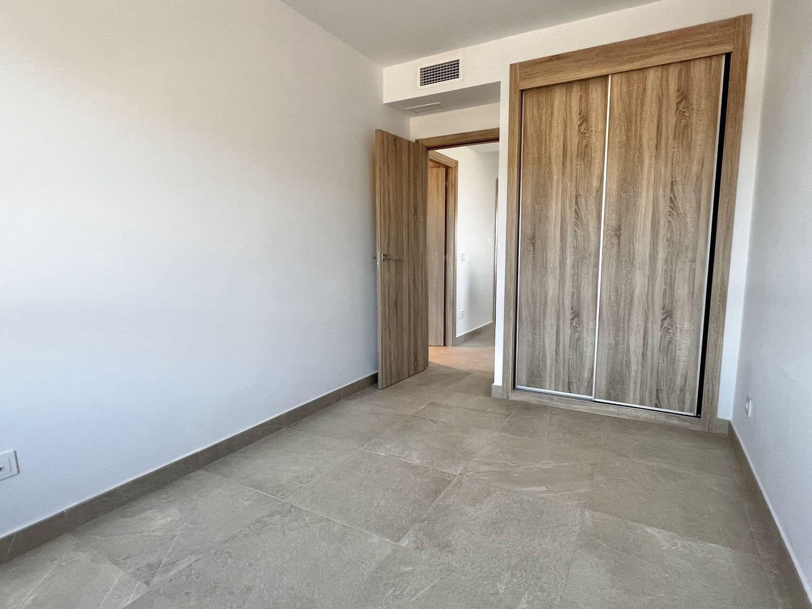 Casa de 3 habitaciones en Estepona en venta - 480.000 € (Ref: 9561517)