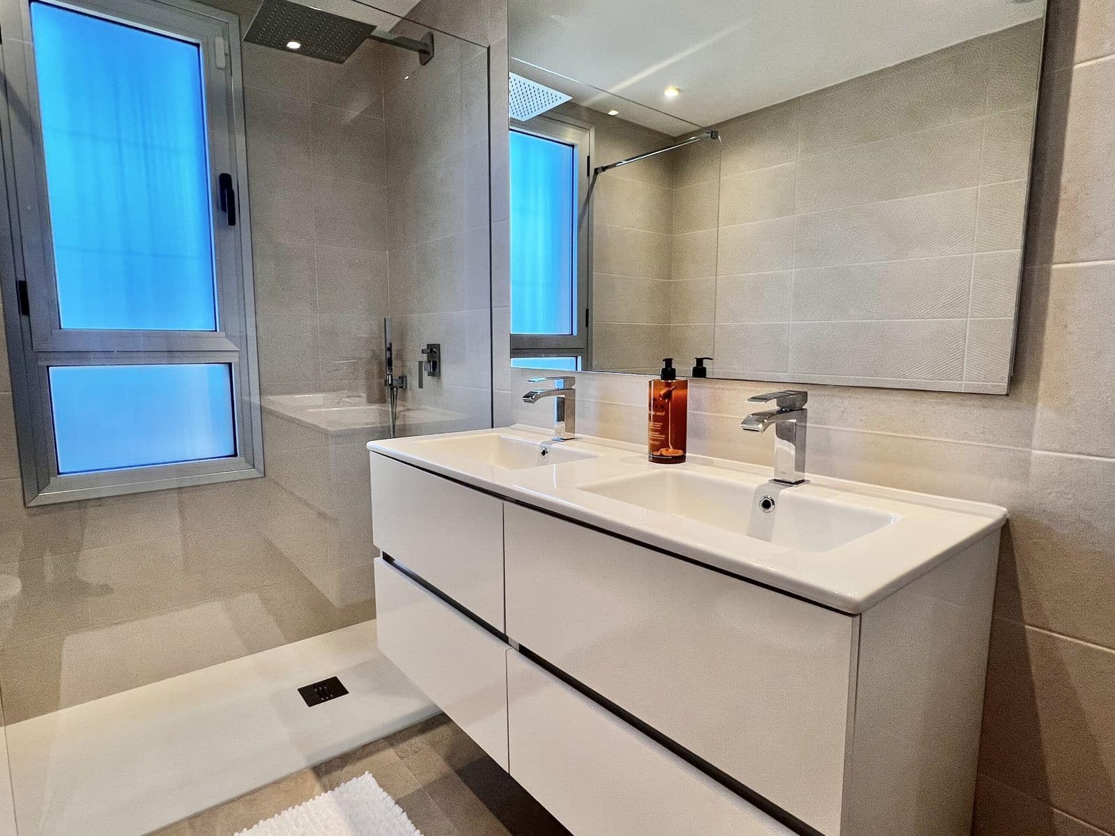 Casa de 3 habitaciones en Estepona en venta - 480.000 € (Ref: 9561517)