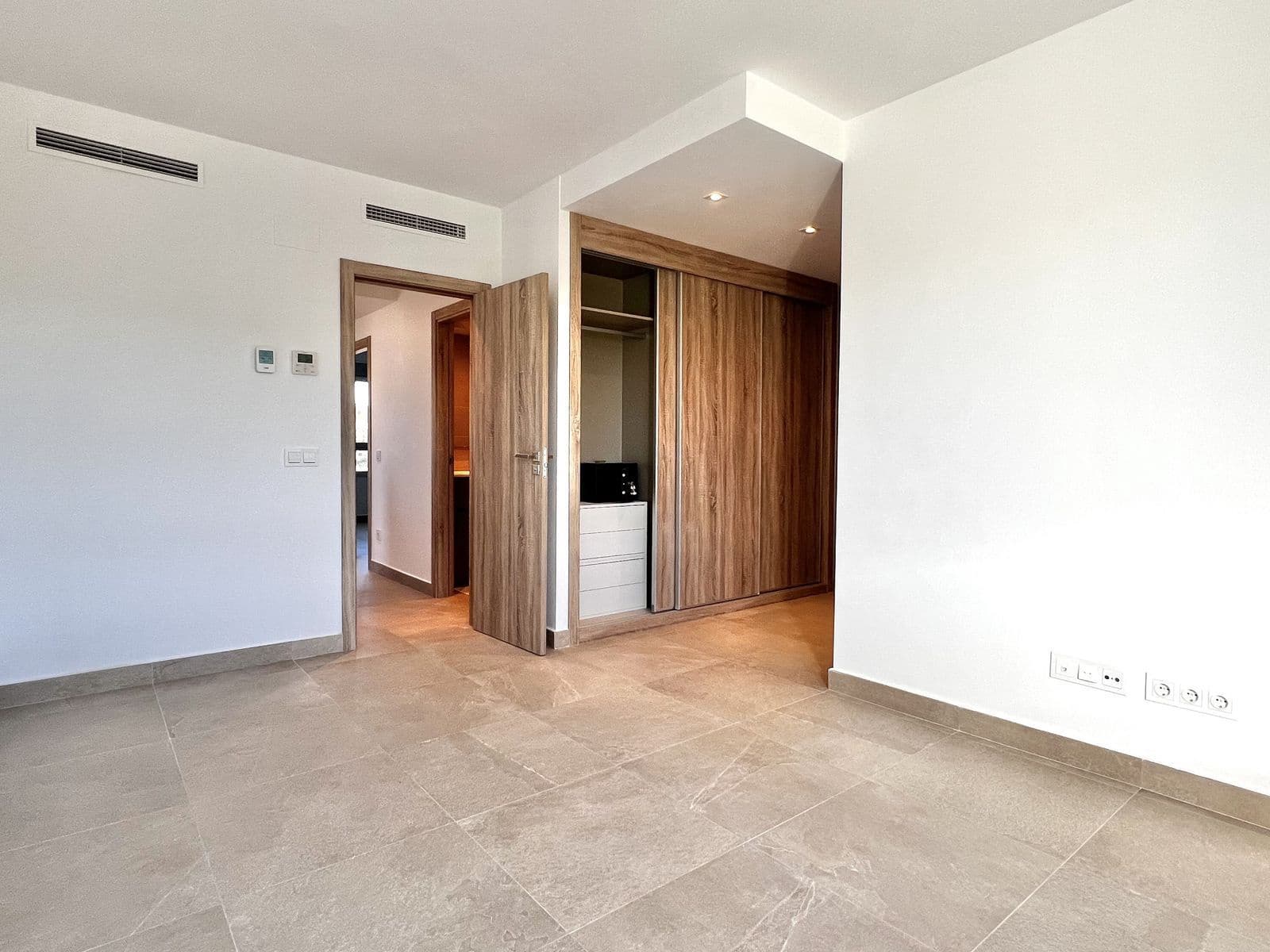 Casa de 3 habitaciones en Estepona en venta - 480.000 € (Ref: 9561517)