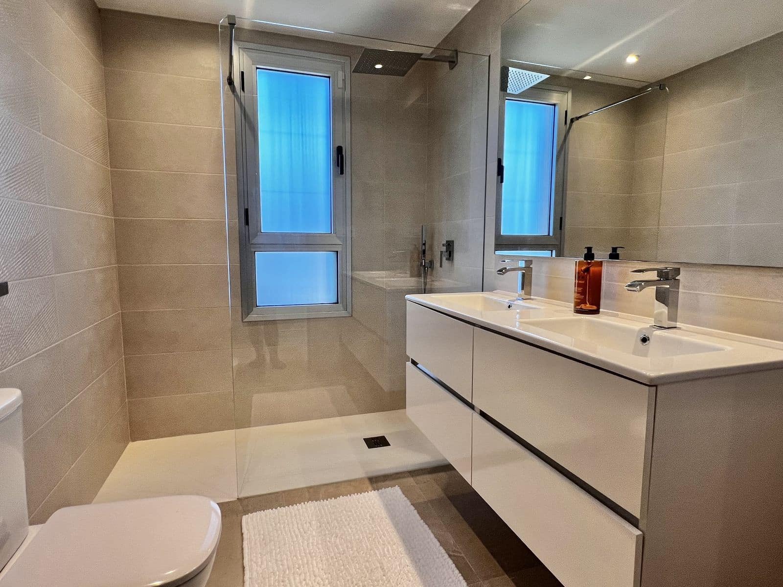 Casa de 3 habitaciones en Estepona en venta - 480.000 € (Ref: 9561517)