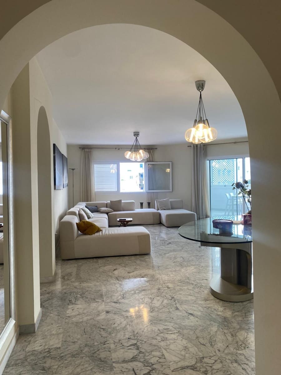 2 slaapkamer Appartement te koop in Puerto Banus - € 1.190.000 (Ref: 9561518)