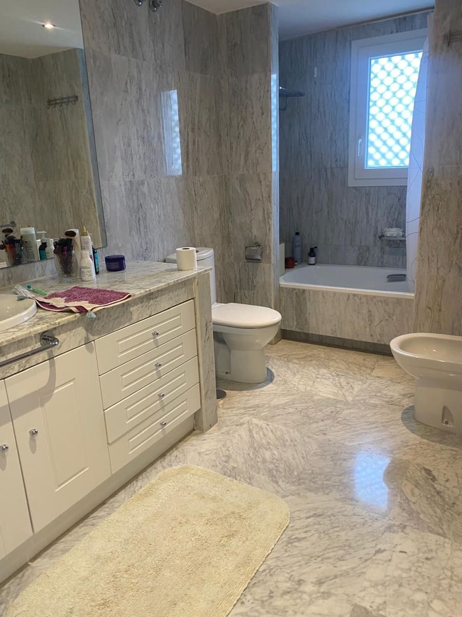 2 slaapkamer Appartement te koop in Puerto Banus - € 1.190.000 (Ref: 9561518)