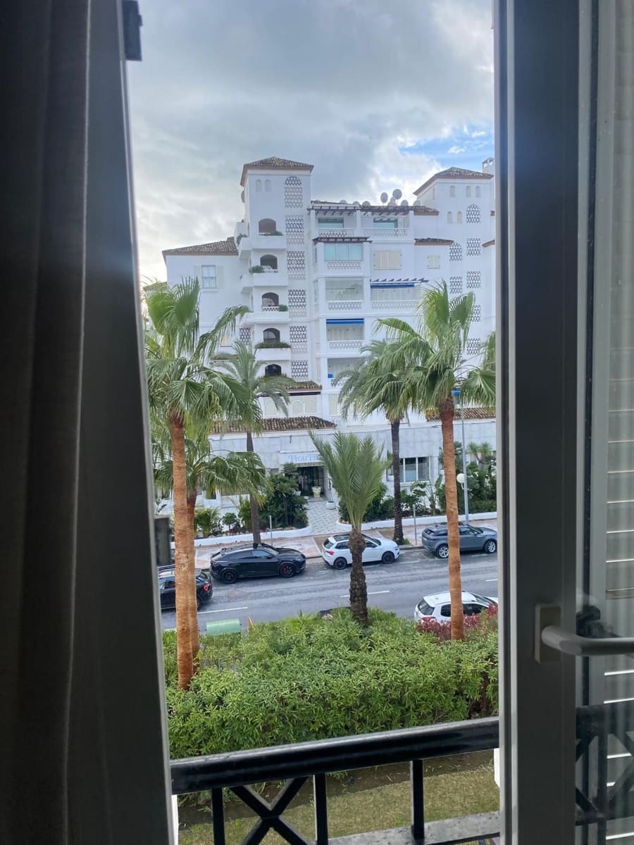 2 slaapkamer Appartement te koop in Puerto Banus - € 1.190.000 (Ref: 9561518)