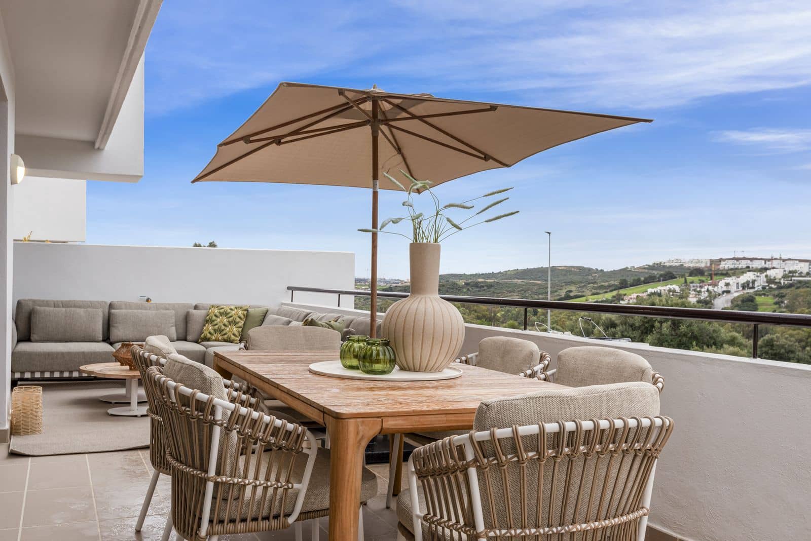 2 bedroom Apartment for sale in Estepona - € 330,000 (Ref: 9561527)