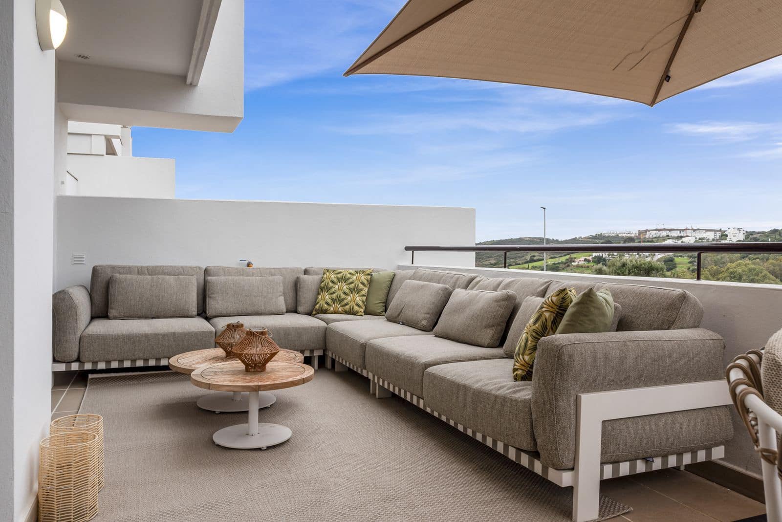 2 bedroom Apartment for sale in Estepona - € 330,000 (Ref: 9561527)