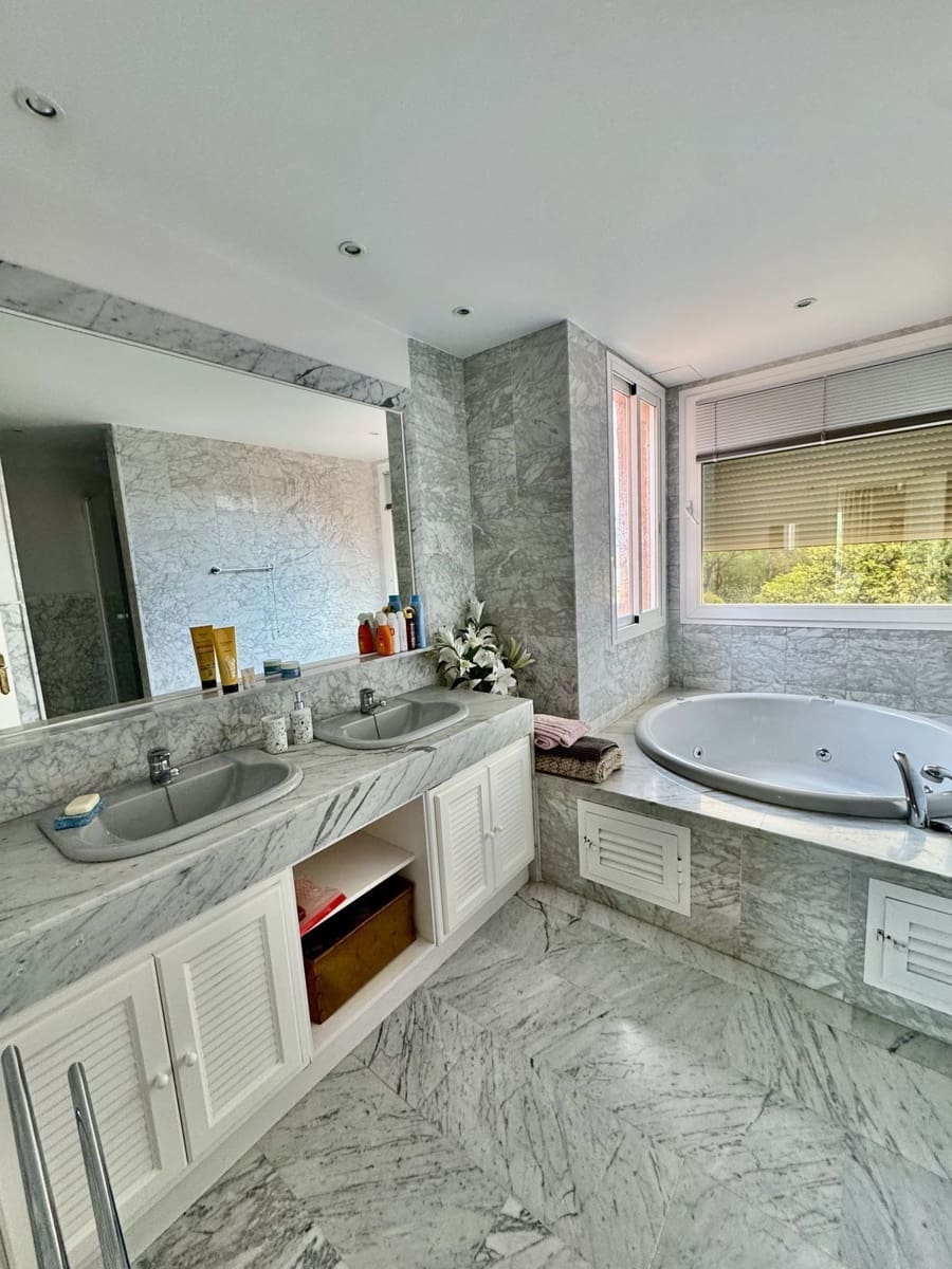 Ático de 4 habitaciones en Guadalmina en venta - 1.140.000 € (Ref: 9561541)