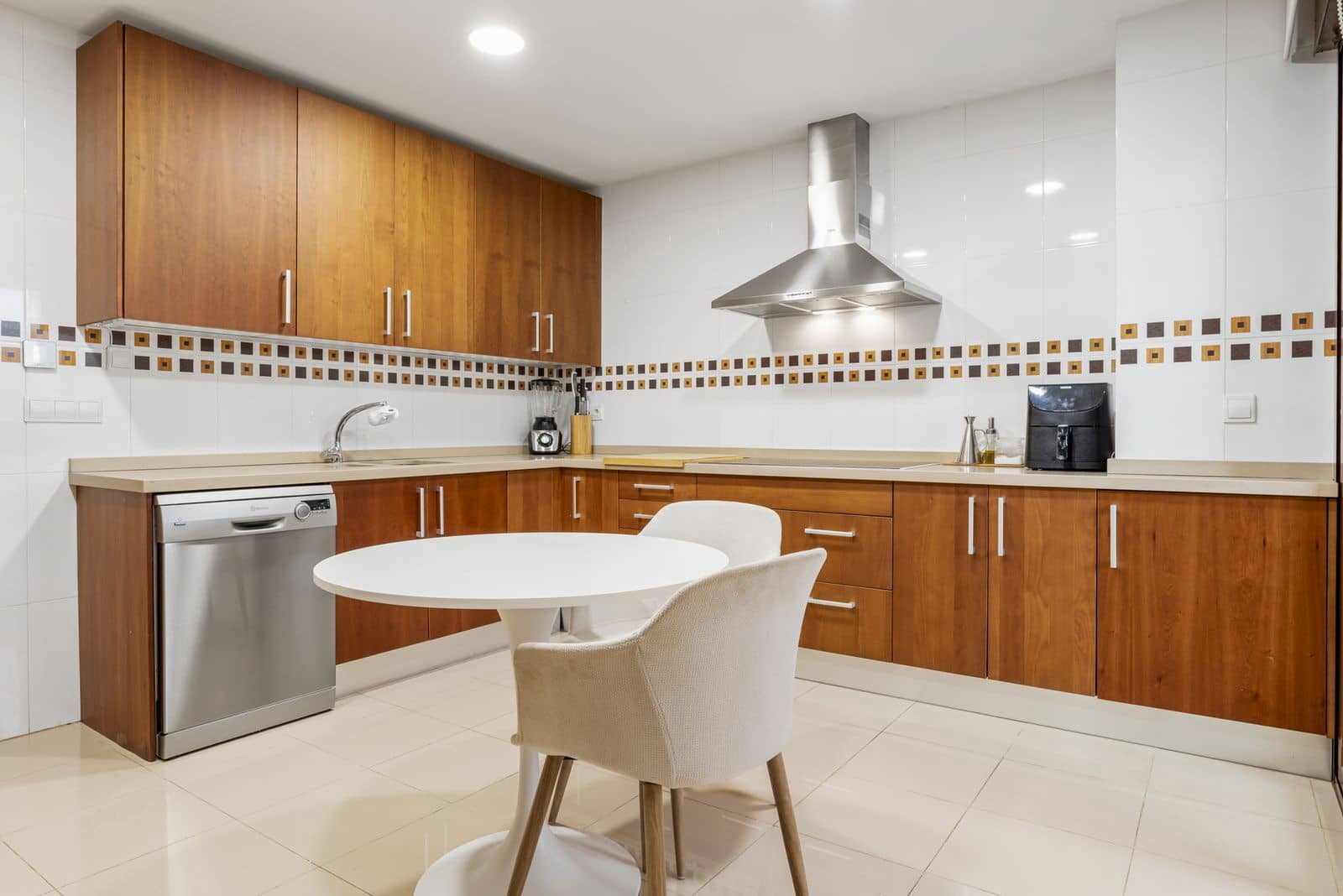 2 makuuhuone Huoneisto myytävänä paikassa Golden Mile - 950 000 € (Ref: 9564876)