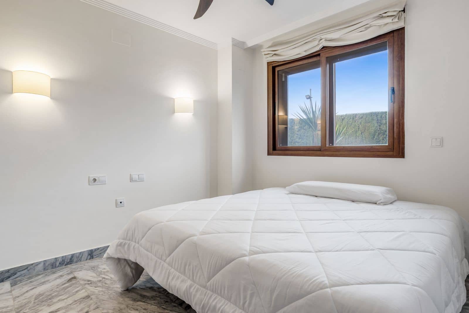 2 makuuhuone Huoneisto myytävänä paikassa Golden Mile - 950 000 € (Ref: 9564876)