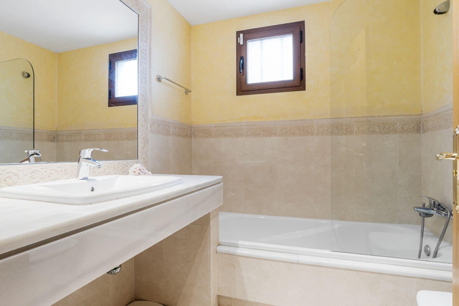 2 makuuhuone Huoneisto myytävänä paikassa Golden Mile - 950 000 € (Ref: 9564876)