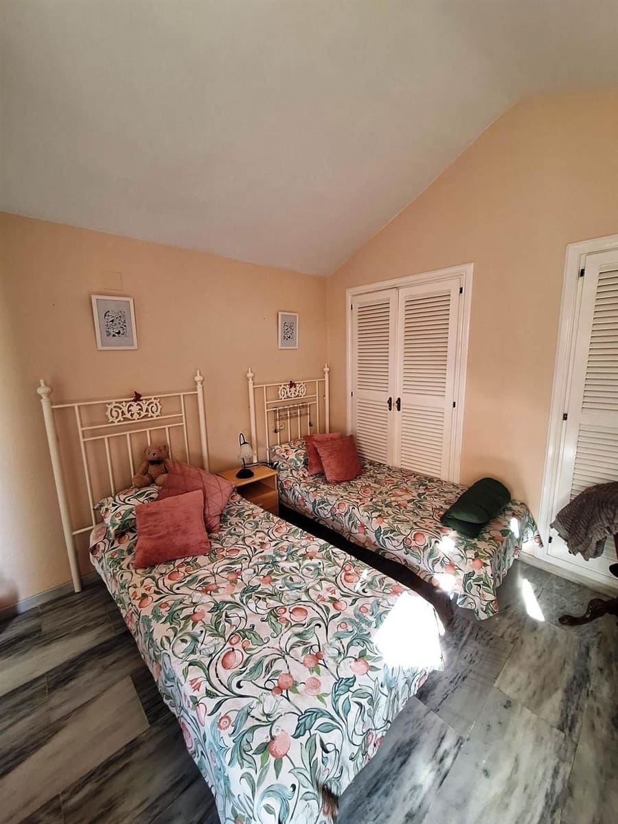 4 soveværelse Penthouse til salg i La Duquesa / Puerto de la Duquesa - € 410.000 (Ref: 9564878)