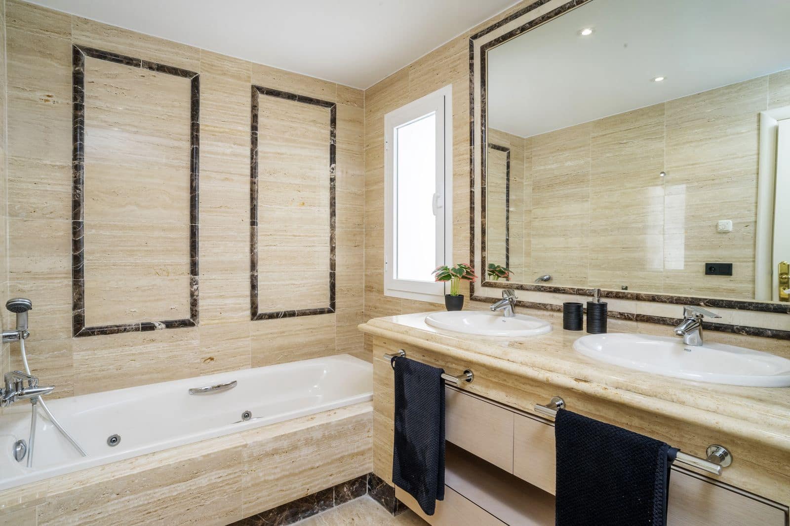 Apartamento de 3 habitaciones en Marbella en venta - 1.020.000 € (Ref: 9564887)