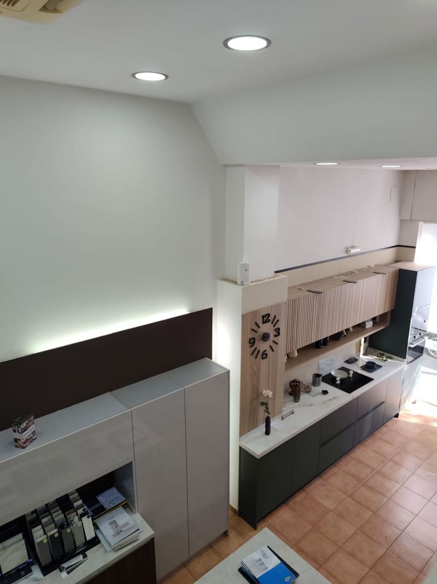 Kommersiell til salgs i Malaga by - € 339 000 (Ref: 9568364)