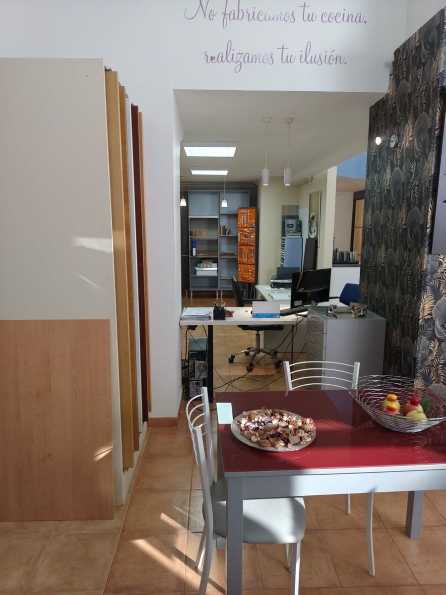 Kommersiell til salgs i Malaga by - € 339 000 (Ref: 9568364)