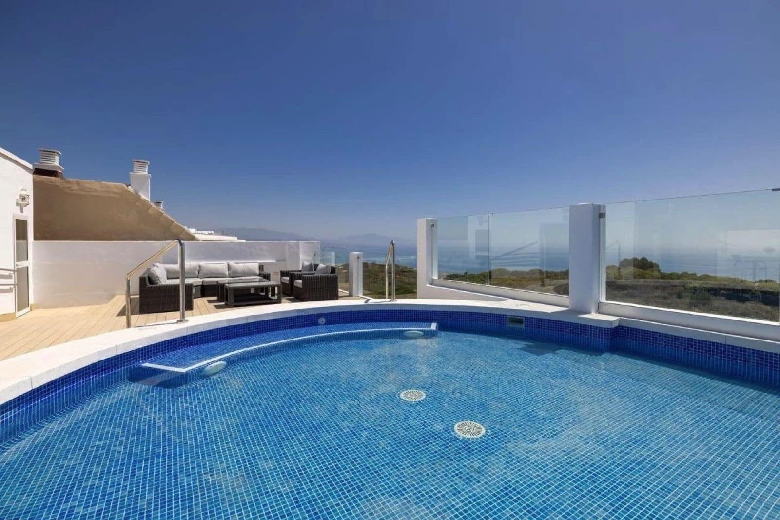 2 chambre Appartement à vendre à La Duquesa / Puerto de la Duquesa - 270 000 € (Ref: 9568366)