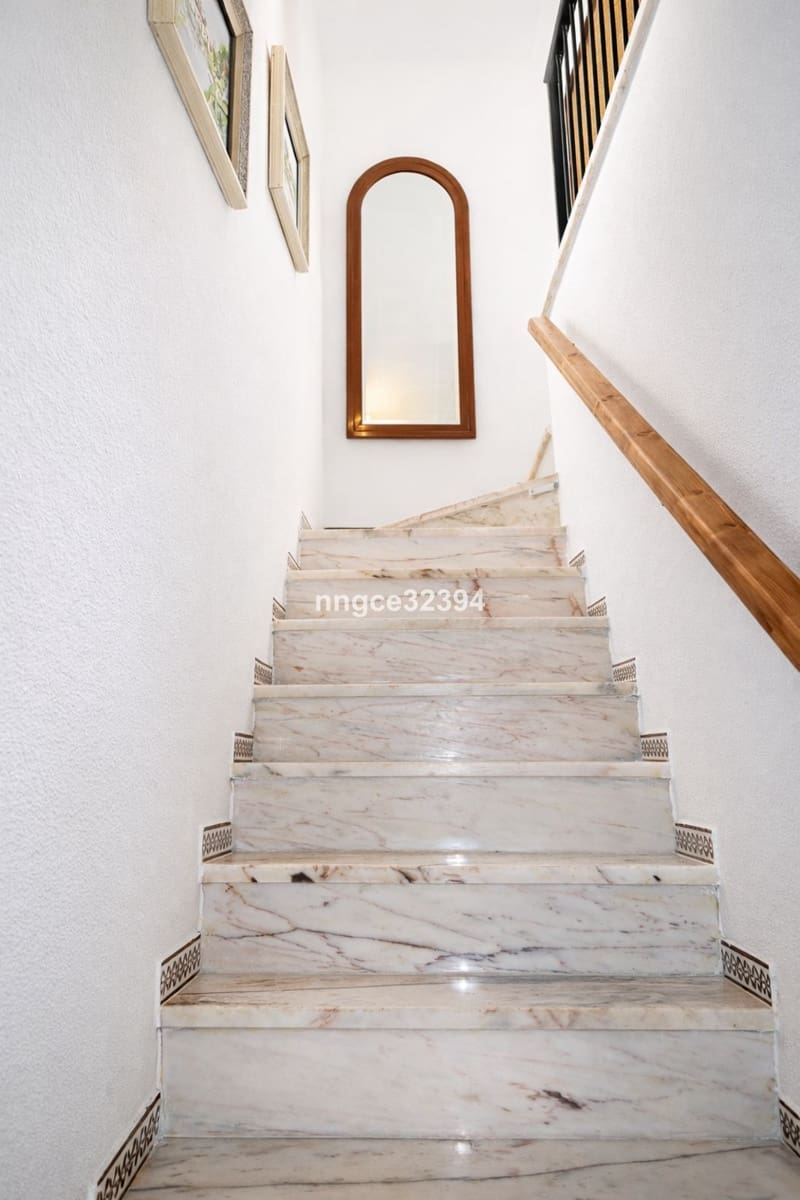 4 soveværelse Semi-Rækkehus til salg i Manilva - € 549.900 (Ref: 9568369)