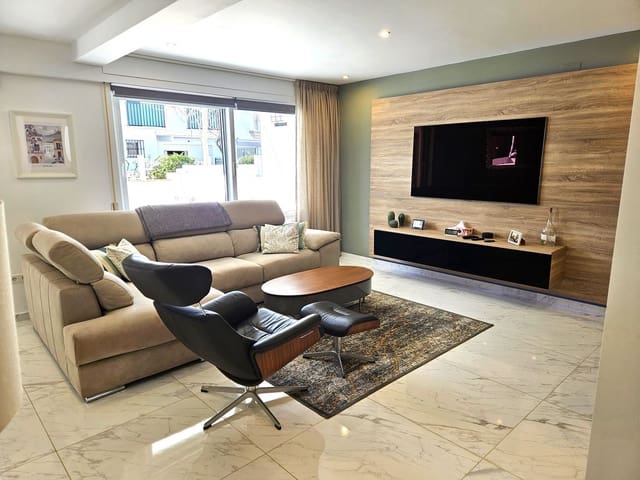 Casa de 4 habitaciones en La Cala de Mijas, Mijas en venta - 899.000 € (Ref: 9568371)