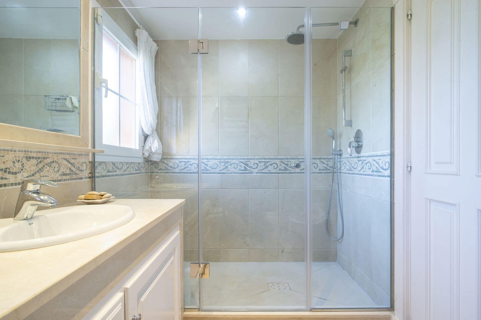 3 soveværelse Lejlighed til salg i Nueva Andalucia - € 775.000 (Ref: 9568379)