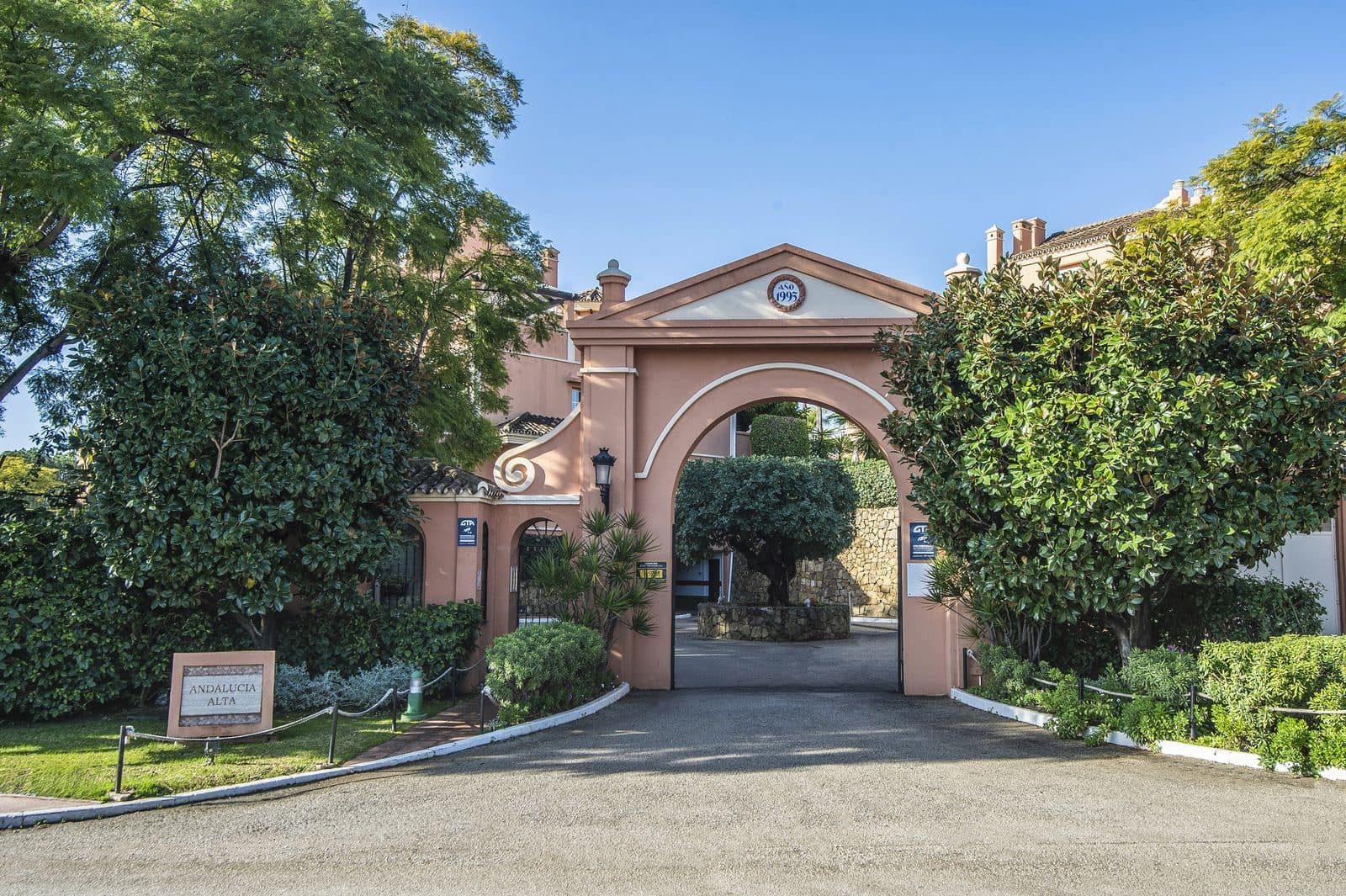 3 soveværelse Lejlighed til salg i Nueva Andalucia - € 775.000 (Ref: 9568379)