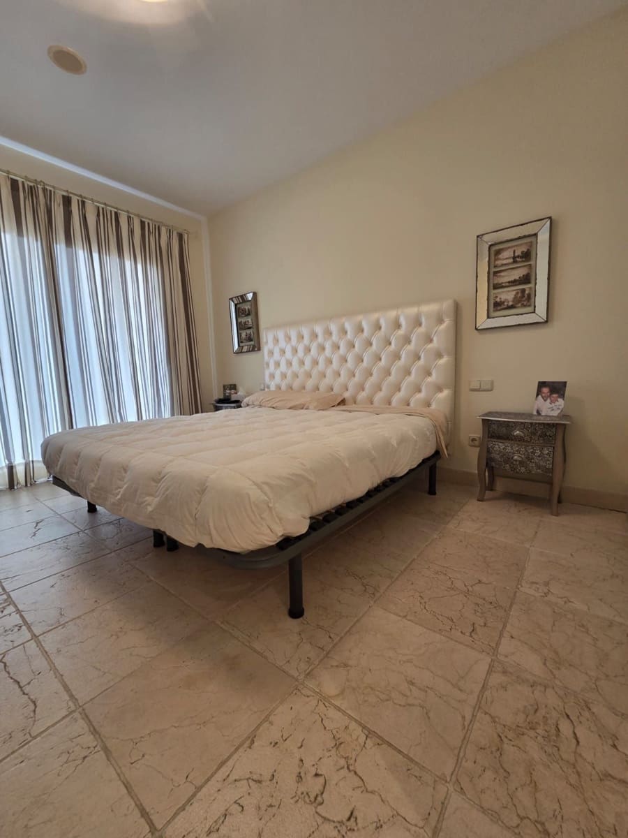 2 bedroom Apartment for sale in Estepona - € 465,000 (Ref: 9568380)