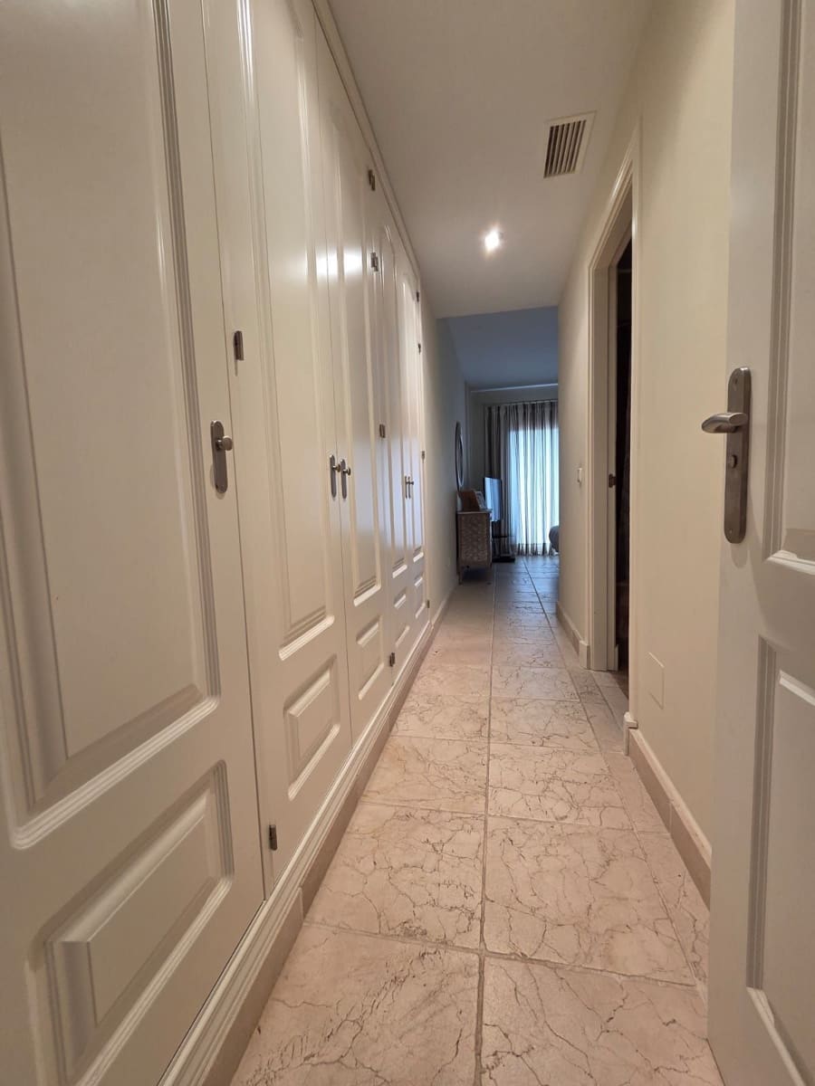 2 bedroom Apartment for sale in Estepona - € 465,000 (Ref: 9568380)