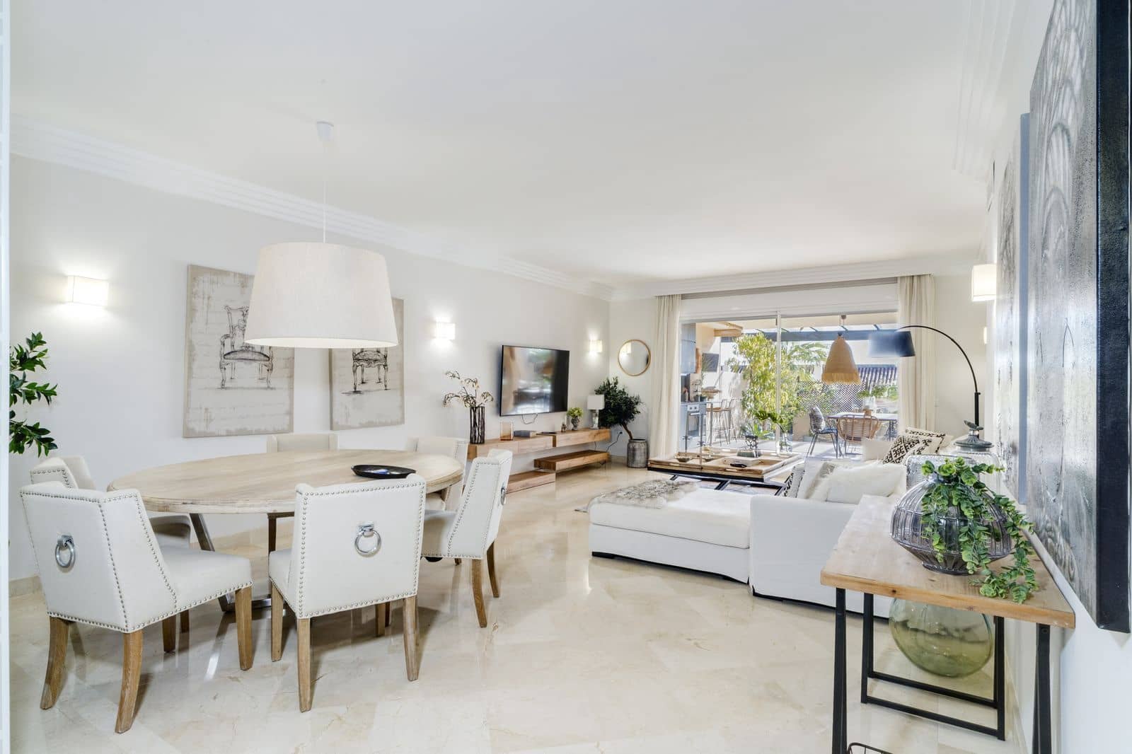 Apartamento de 2 habitaciones en Nueva Andalucia en venta - 760.000 € (Ref: 9568383)