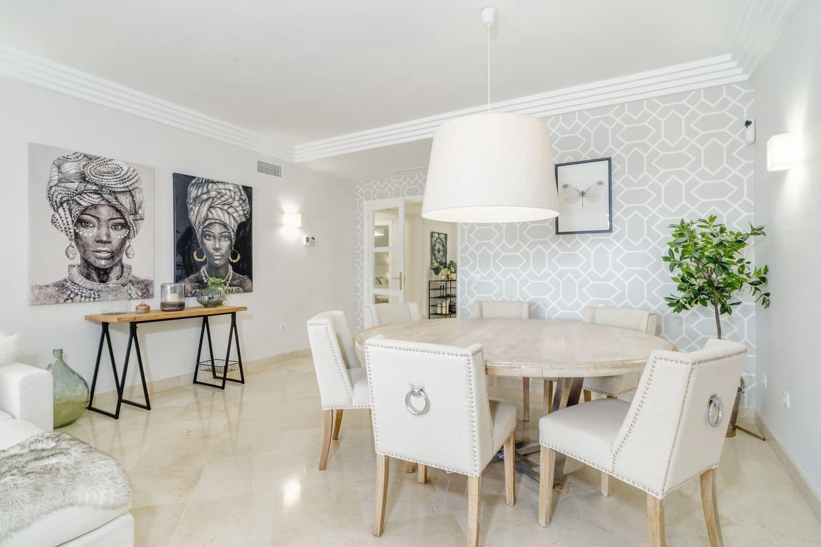 Apartamento de 2 habitaciones en Nueva Andalucia en venta - 760.000 € (Ref: 9568383)