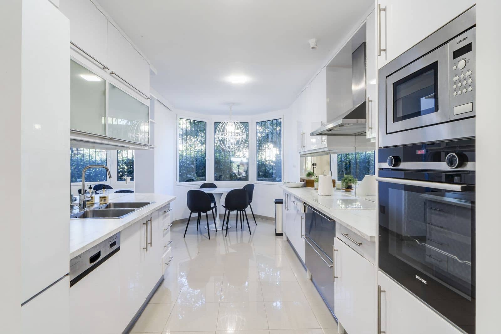 Apartamento de 2 habitaciones en Nueva Andalucia en venta - 760.000 € (Ref: 9568383)